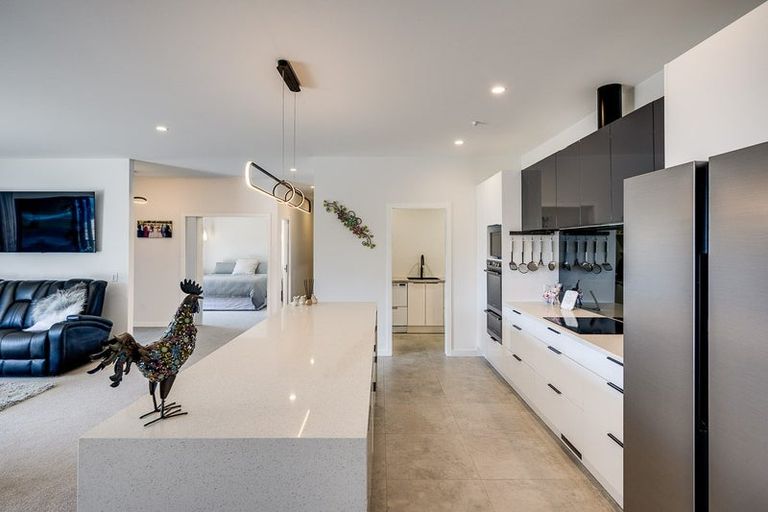 Photo of property in 91 Oak Road, Poraiti, Napier, 4112