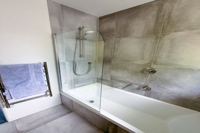 Photo of property in 33 Shearwater Street, One Tree Point, 0118