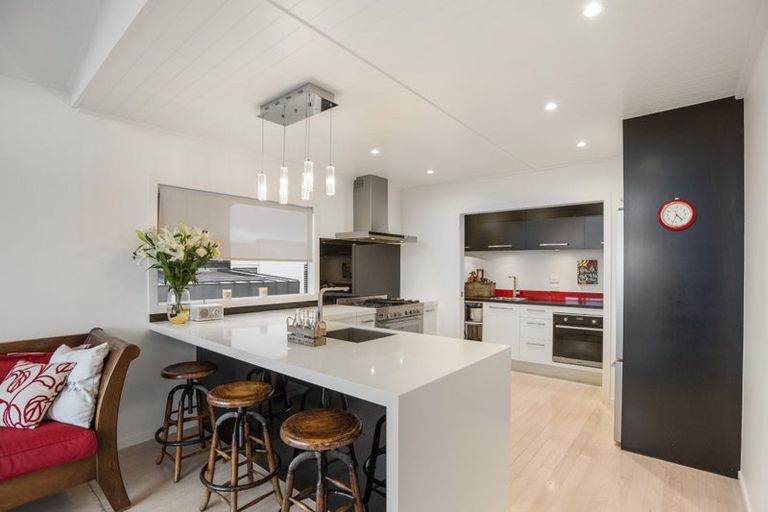 Photo of property in 84 Marine Parade, Mellons Bay, Auckland, 2014