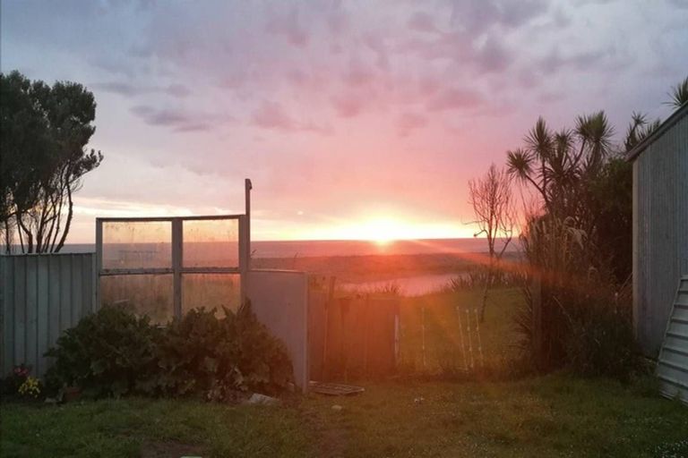 Photo of property in 5 Bluecliffs Beach Road, Papatotara, Tuatapere, 9691