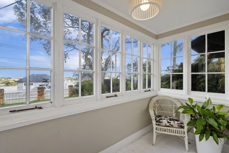 Photo of property in 1/92 Norwood Road, Bayswater, Auckland, 0622