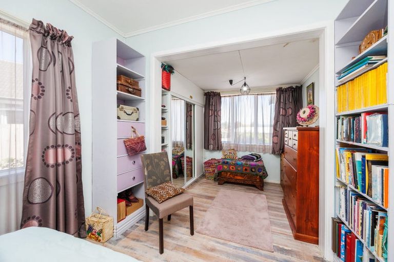 Photo of property in 25 Dahlstrom Grove, Kelvin Grove, Palmerston North, 4414