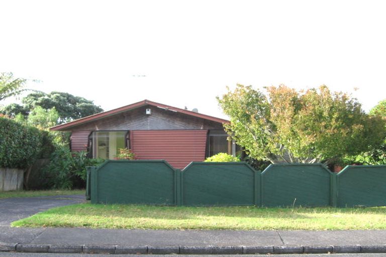 Photo of property in 92 Tiroroa Avenue, Te Atatu South, Auckland, 0610