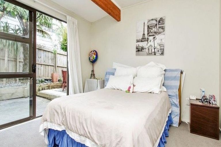 Photo of property in 1/16 Sylvan Crescent, Te Atatu South, Auckland, 0610