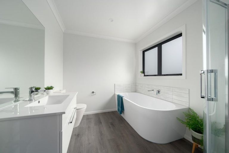 Photo of property in 140 Jamaica Drive, Grenada North, Wellington, 5028