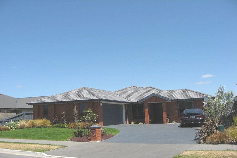 Photo of property in 3 Orewa Close, Parklands, Christchurch, 8083