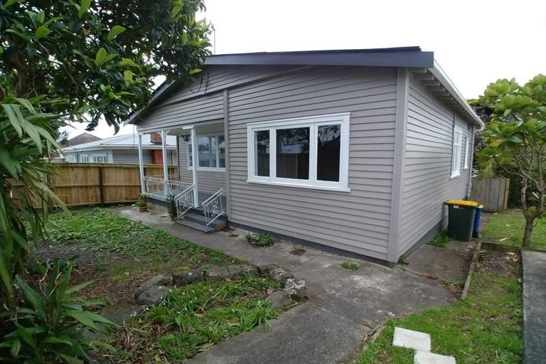 Photo of property in 321 Rangatira Road, Beach Haven, Auckland, 0626