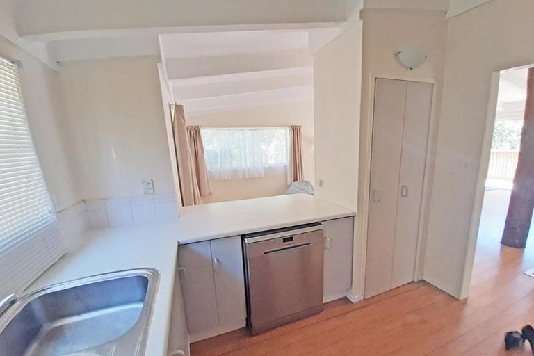 Photo of property in 617 Blockhouse Bay Road, Blockhouse Bay, Auckland, 0600