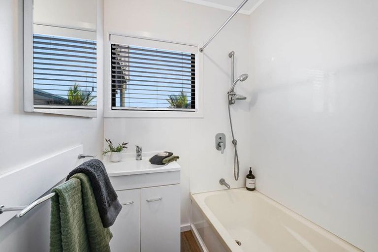 Photo of property in 30 Foster Crescent, Snells Beach, 0920