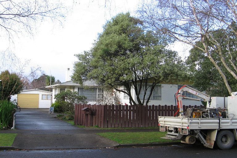 Photo of property in 100 Ruamahanga Crescent, Terrace End, Palmerston North, 4410