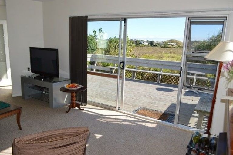 Photo of property in 2b Mahoe Street, Otaki Beach, Otaki, 5512