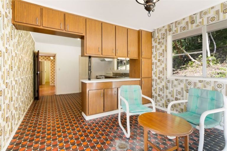 Photo of property in 5 Bush Road, Waiatarua, Auckland, 0604