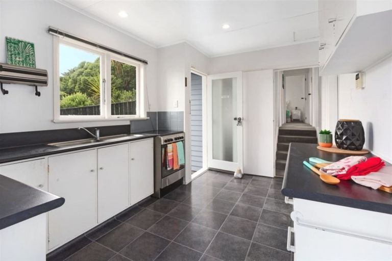 Photo of property in 129 Conclusion Street, Ascot Park, Porirua, 5024