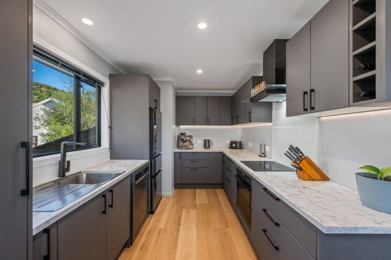 Photo of property in 90 Moana View Road, Waikawa, Picton, 7220