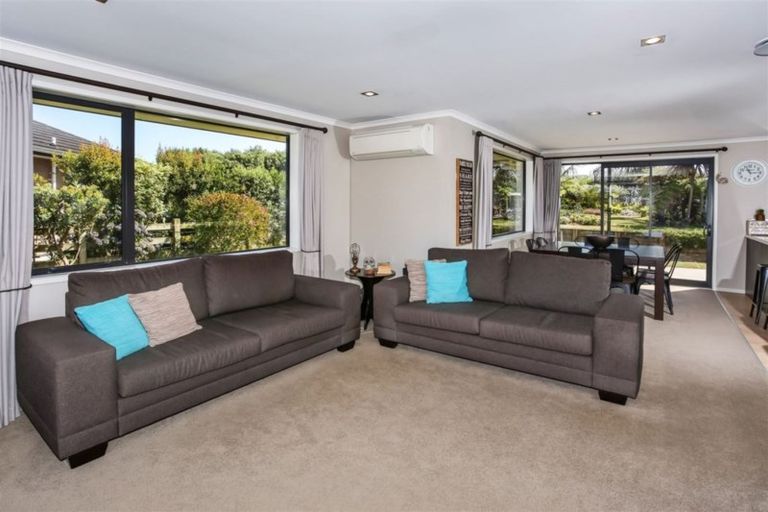 Photo of property in 32 Searle Drive, Patumahoe, Pukekohe, 2679