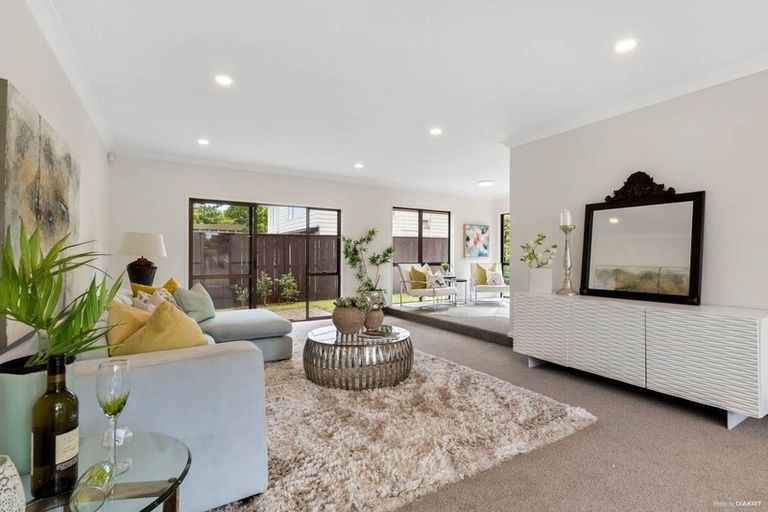 Photo of property in 8 Citation Way, Botany Downs, Auckland, 2010