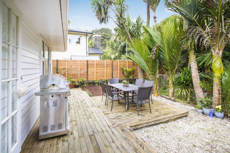 Photo of property in 40 Waima Crescent, Titirangi, Auckland, 0604