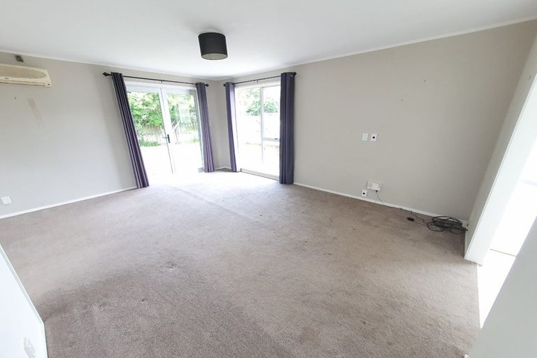 Photo of property in 12 Lipton Grove, Opaheke, Papakura, 2113