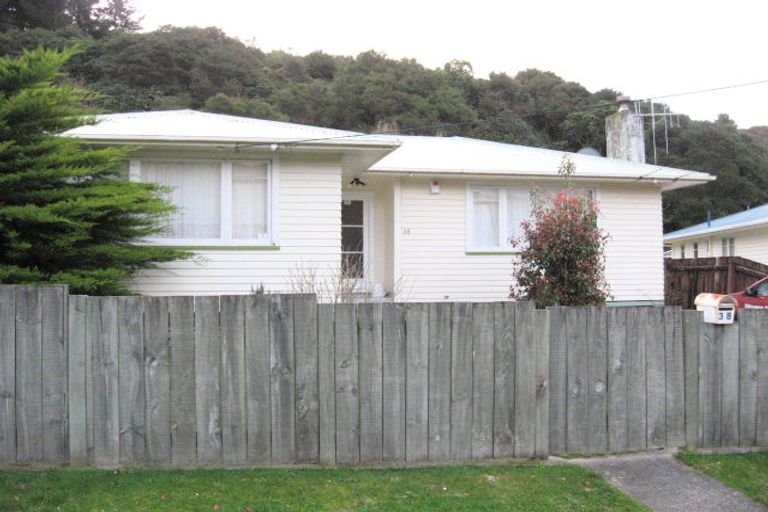 Photo of property in 38 Lees Grove, Wainuiomata, Lower Hutt, 5014