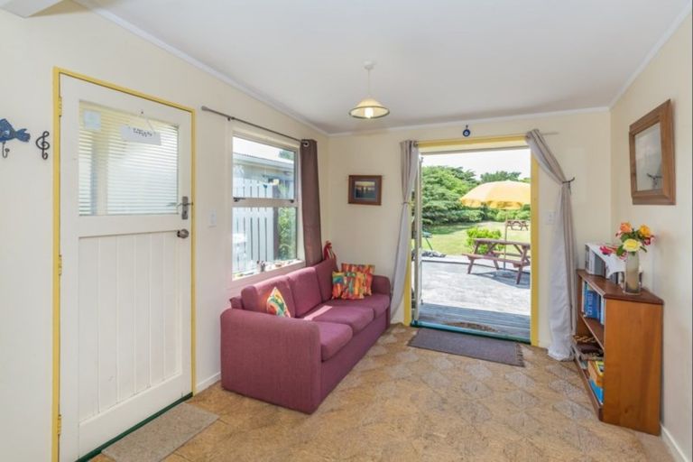 Photo of property in 128 Rua Avenue, Waitarere Beach, Levin, 5510