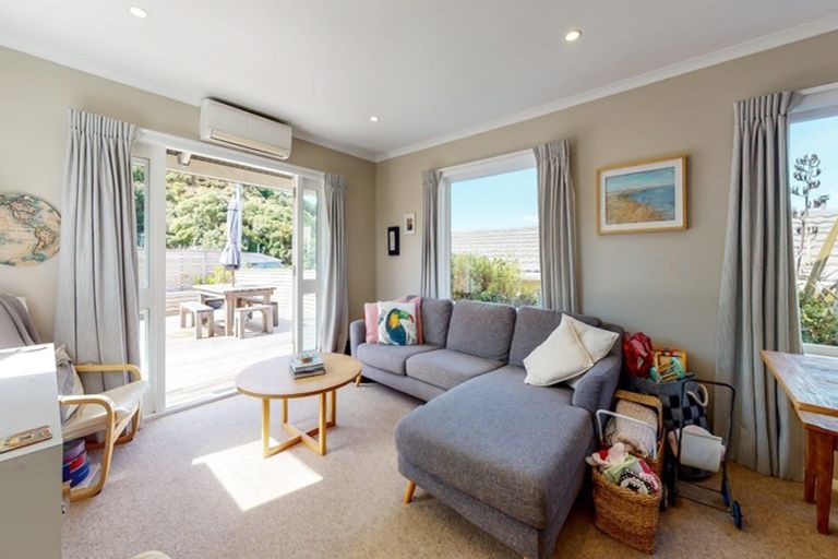 Photo of property in 140 Severn Street, Island Bay, Wellington, 6023