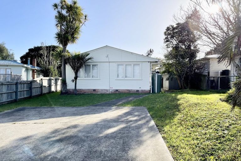 Photo of property in 11 Surrey Street, Manurewa, Auckland, 2102
