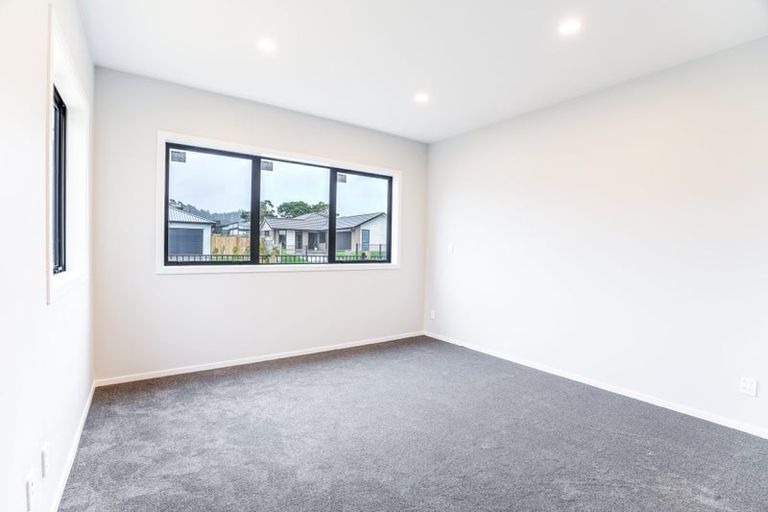 Photo of property in 11 Lewis Younie Road, Kumeu, 0810