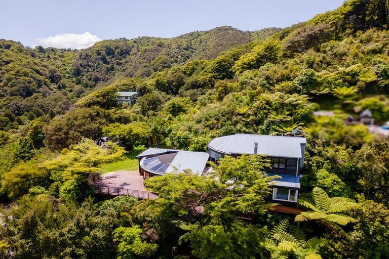 Photo of property in 5 Whiorau Grove, Lowry Bay, Lower Hutt, 5013