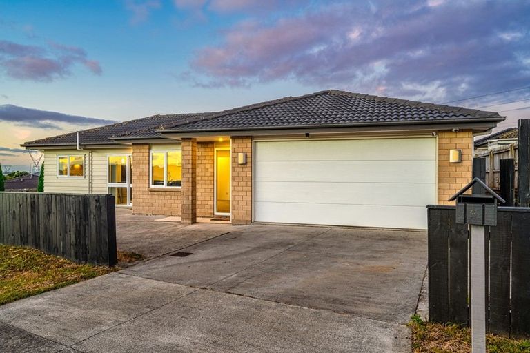 Photo of property in 16 John Broad Place, Flat Bush, Auckland, 2019