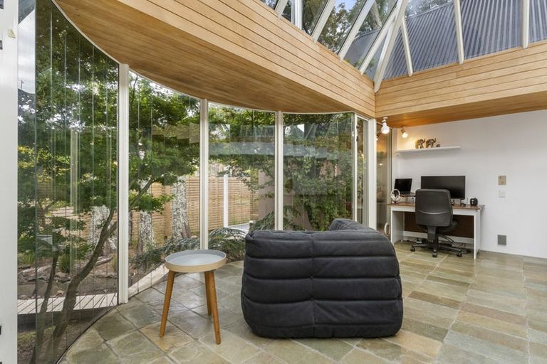 Photo of property in 17 Cobblestone Lane, Hillcrest, Auckland, 0627