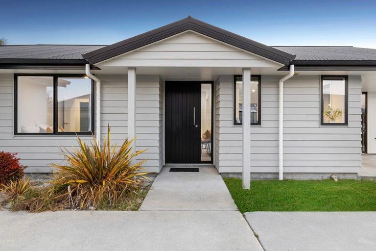 Photo of property in 12 Hebbard Court, Albert Town, Wanaka, 9305