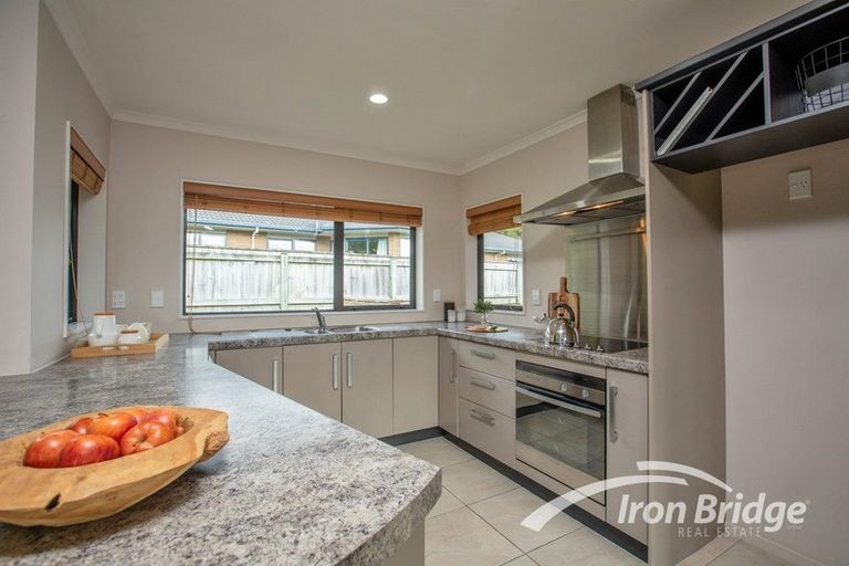 Photo of property in 11 Beaufort Close, Kingsley Heights, Upper Hutt, 5018