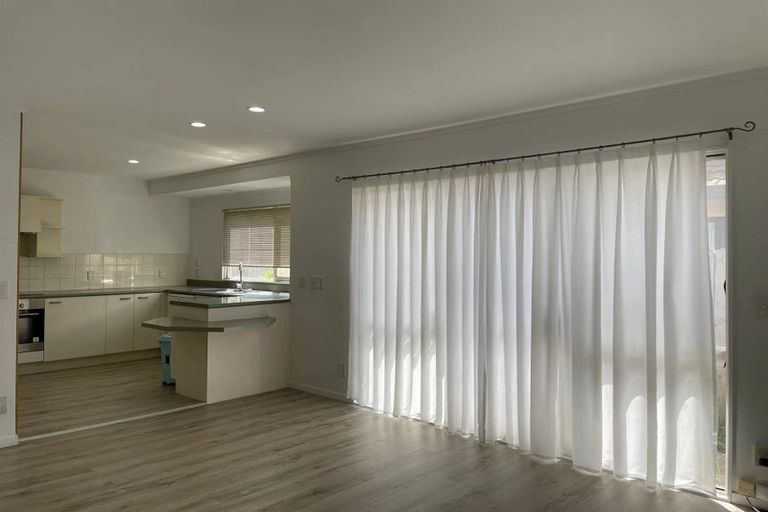 Photo of property in 2/49 Millhouse Drive, Northpark, Auckland, 2013