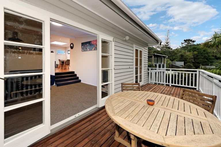 Photo of property in 95 Takahe Road, Titirangi, Auckland, 0604
