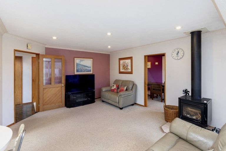 Photo of property in 18 Huntingdon Place, Avonhead, Christchurch, 8042