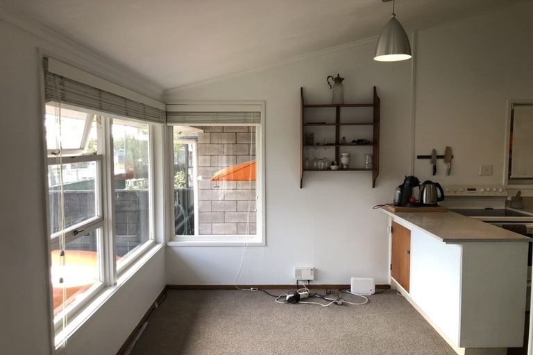 Photo of property in 3/50 Old Lake Road, Narrow Neck, Auckland, 0624