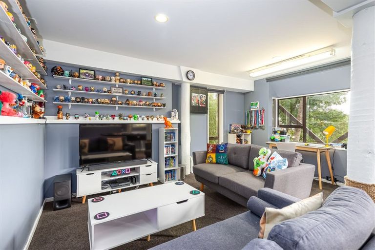 Photo of property in 2 Roland Lane, Mount Pleasant, Christchurch, 8081