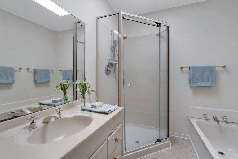 Photo of property in 92 Park Hill Road, Birkenhead, Auckland, 0626