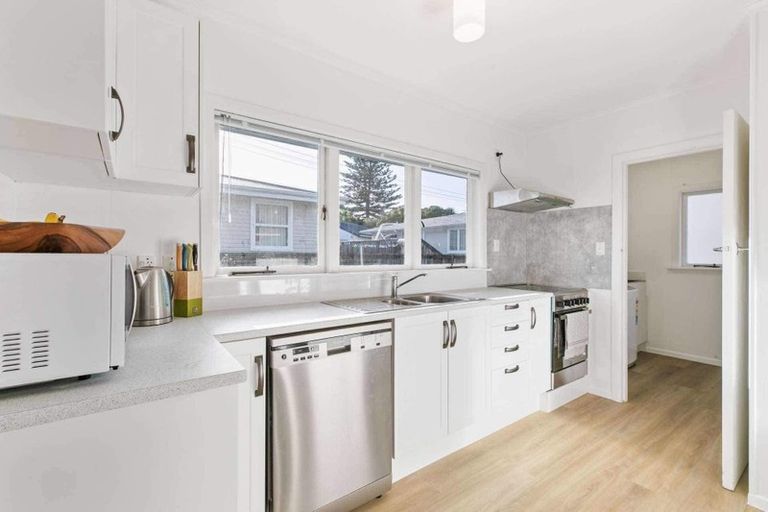 Photo of property in 1/9 Merriefield Avenue, Forrest Hill, Auckland, 0620