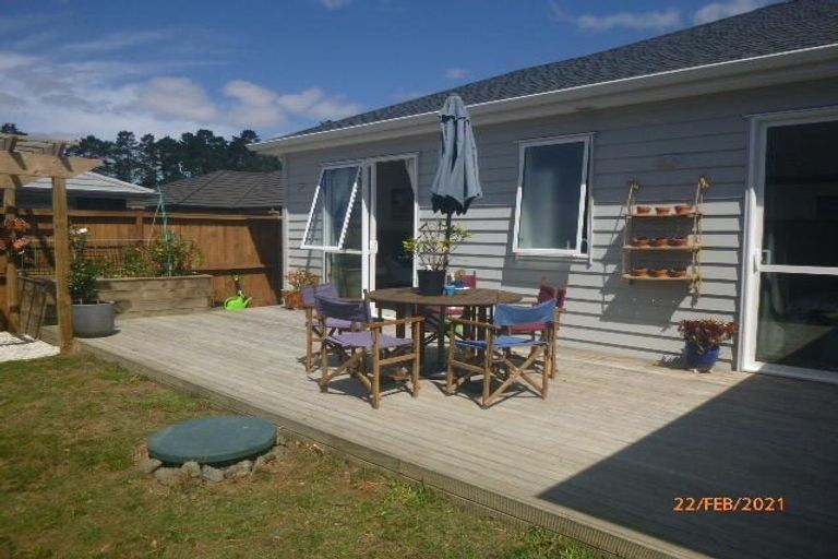 Photo of property in 16 Ropere Street, Kumeu, 0810