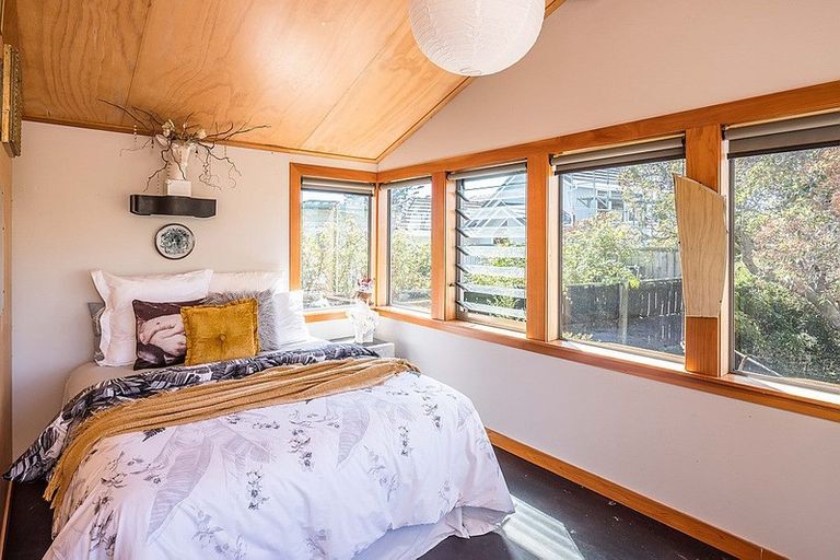 Photo of property in 15 Renown Road, Raumati South, Paraparaumu, 5032