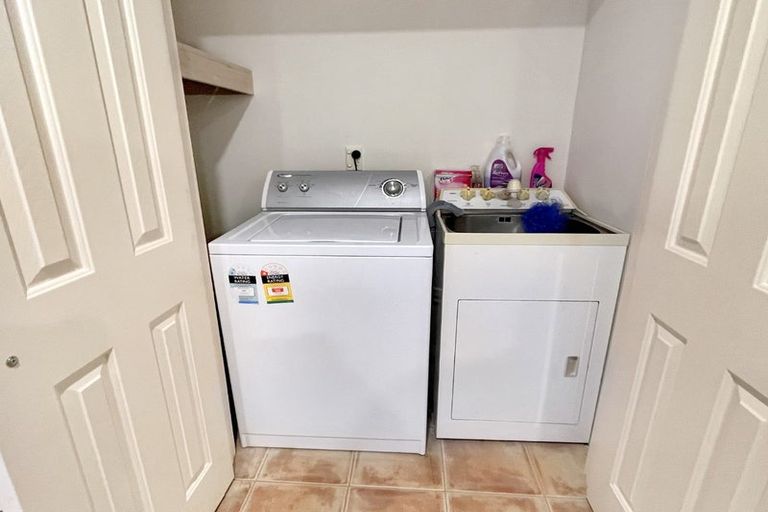 Photo of property in 186 Lake Terrace, Hilltop, Taupo, 3330