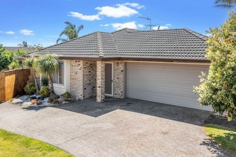 Photo of property in 14 Greta Banks Place, Wattle Downs, Auckland, 2103