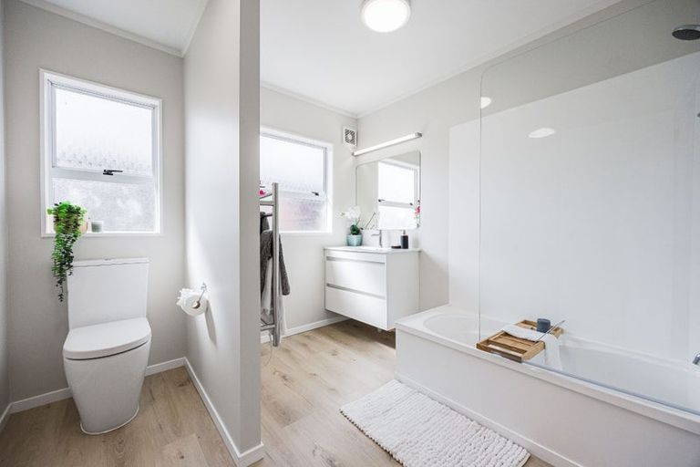 Photo of property in 4/73 Vintage Drive, Henderson, Auckland, 0612