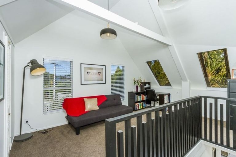 Photo of property in 2/37 Cassino Street, Bayswater, Auckland, 0622