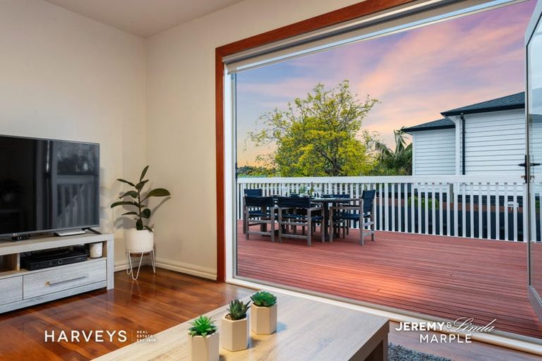 Photo of property in 3 Lex Avenue, Green Bay, Auckland, 0604