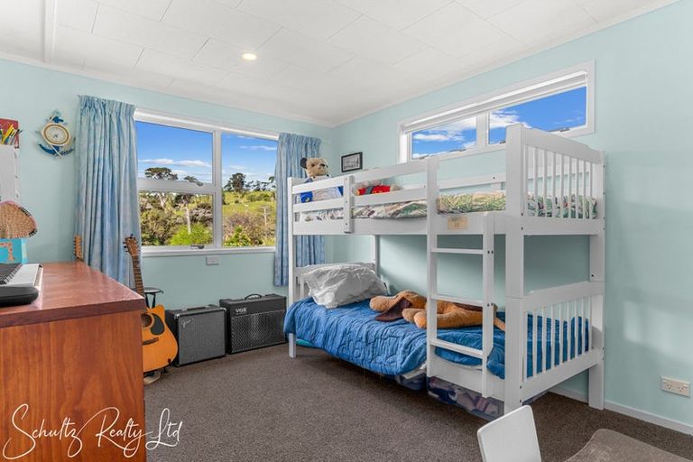 Photo of property in 10 Oxford Street, Whakapirau, Maungaturoto, 0583