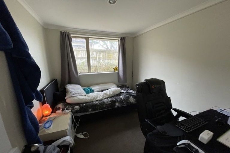 Photo of property in 28 Kathleen Reece Place, Waiuku, 2123