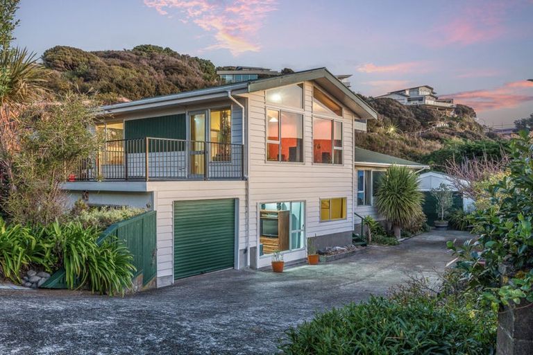 Photo of property in 22c Kahu Road, Paremata, Porirua, 5024