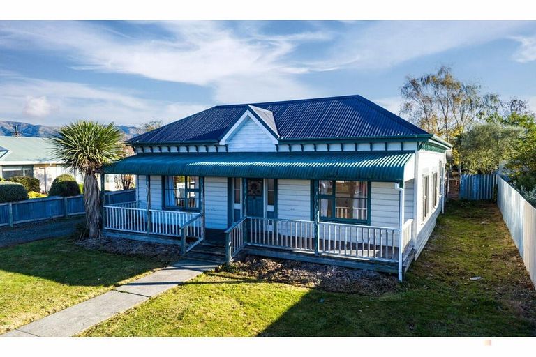 Photo of property in 1 Augustine Street, Waimate, 7924